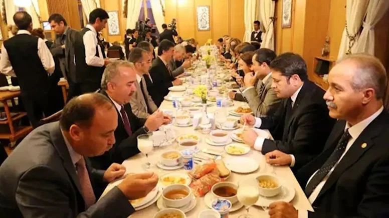 Ucuz meclis lokantasında yer yok kuyruk var