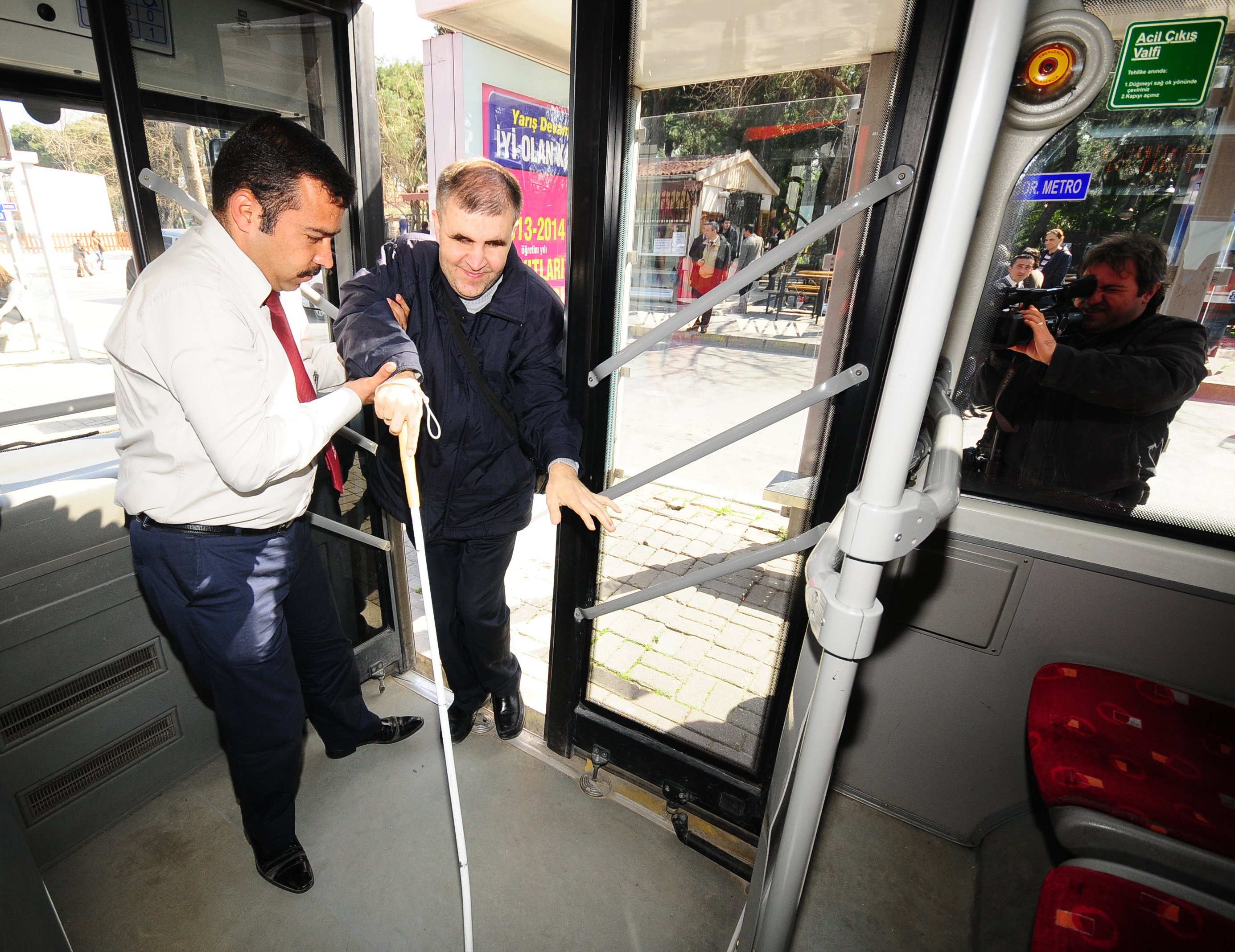 Engelli ve yaşlıların toplu taşıma engeli çözüm bekliyor