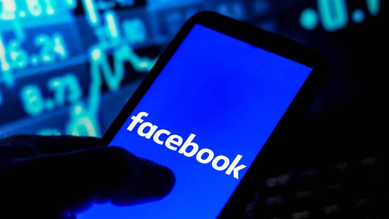 Facebook üzerinden ek iş yaptı işten atıldı!