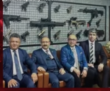 Basına silahlı fotoğrafı yansıyan İzmir Adli Yargı Adalet Komisyonu Başkanı görevden alındı