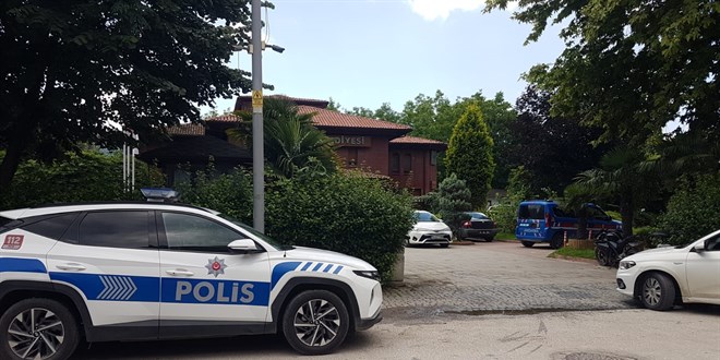 Belediye başkanının makamında bir kişiyi silahla yaralayan zanlı yakalandı