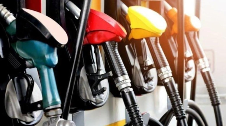 Benzin ve motorine zam geldi: İşte yeni fiyatlar.
