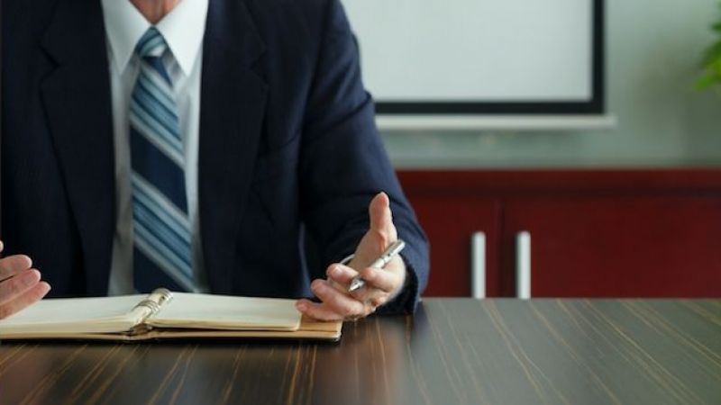 Bürokratlar gök kubbenin altında hiçbir şeyin gizli kalmayacağını bilmelidir