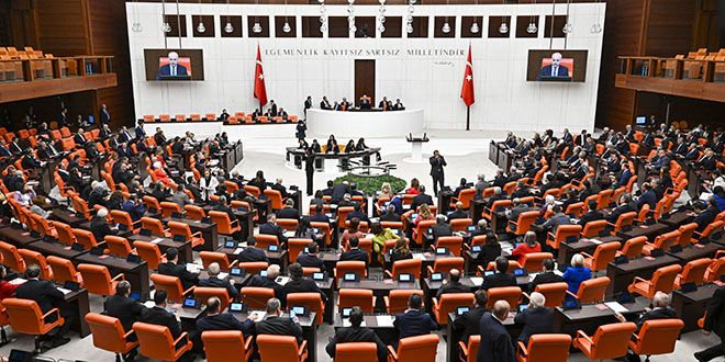 Çalışmayan emeklilere 5 bin TL ikramiye Meclis'te yasalaştı
