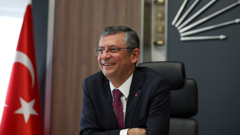 CHP lideri Özel: En düşük emekli maaşı asgari ücrete eşitlenecek