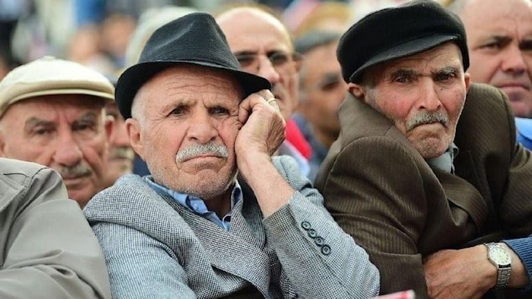Emekliler iş kuyruğunda!