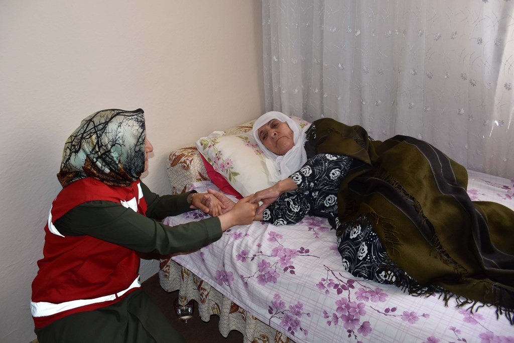 Evde bakım yardımı 5.097 TL’ye yükseltildi