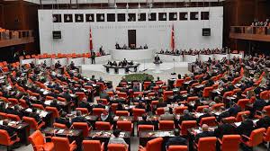 Emekli aylığına zam teklifi Genel Kurul'dan geçti.
