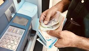 Emekliler maaş farklarını ne zaman alacağını merak ediyordu, açıklama SGK’dan geldi! 