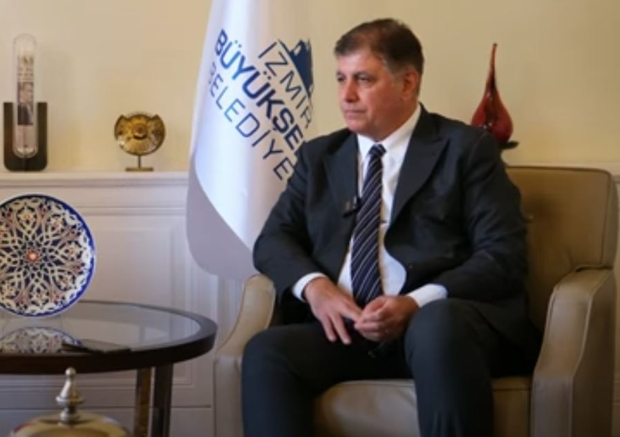 İzmir'in yeni başkanı seçim öncesinde belediyeye 2 bin civarında işçi alındığından şikayetçi