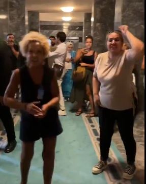 Memur sendikalarının köpek severler kadar sesi çıkmıyor.