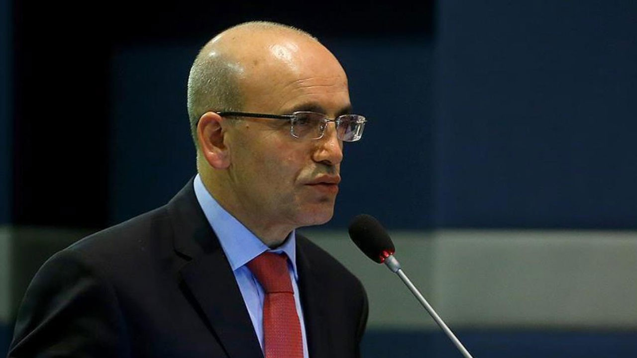 Mehmet Şimşek'ten dolar yanıtı: Bırakırsak düşer