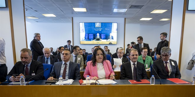 Memur maaşı düzenlemesi Komisyon'dan geçti