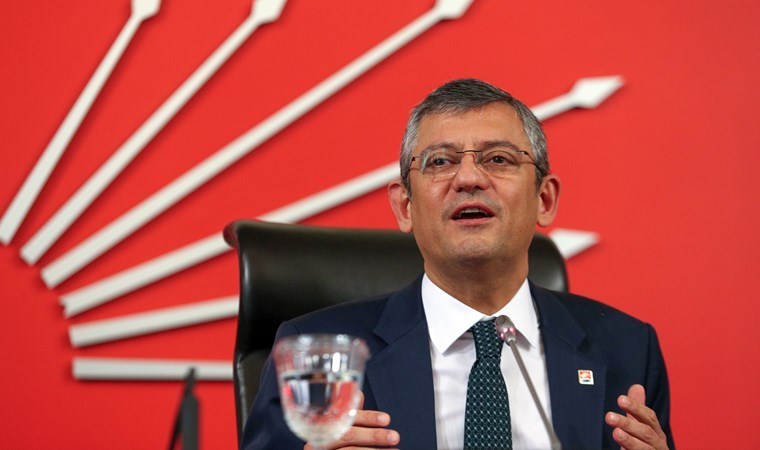 CHP lideri Özel, canlı yayında yanlış yaptığını itiraf etti!