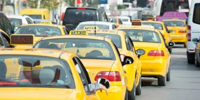 İstanbul'da minibüs ve taksilerde zamlı tarife uygulanmaya başlandı