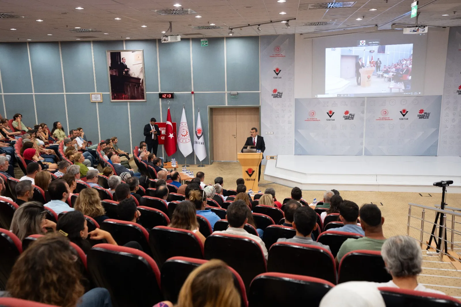 TÜBİTAK Başkanlığından ayrılan Mandal çalışanlarla vedalaştı